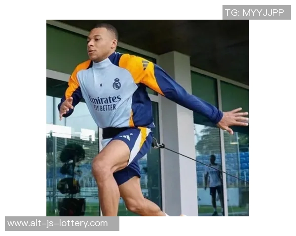 巴黎人报盛赞埃唐-姆巴佩:他敢于冒险,敢于发声,永不放弃